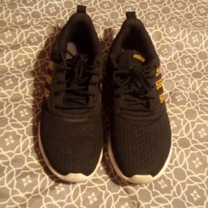 Adidas tennis shoes size 9 for women
